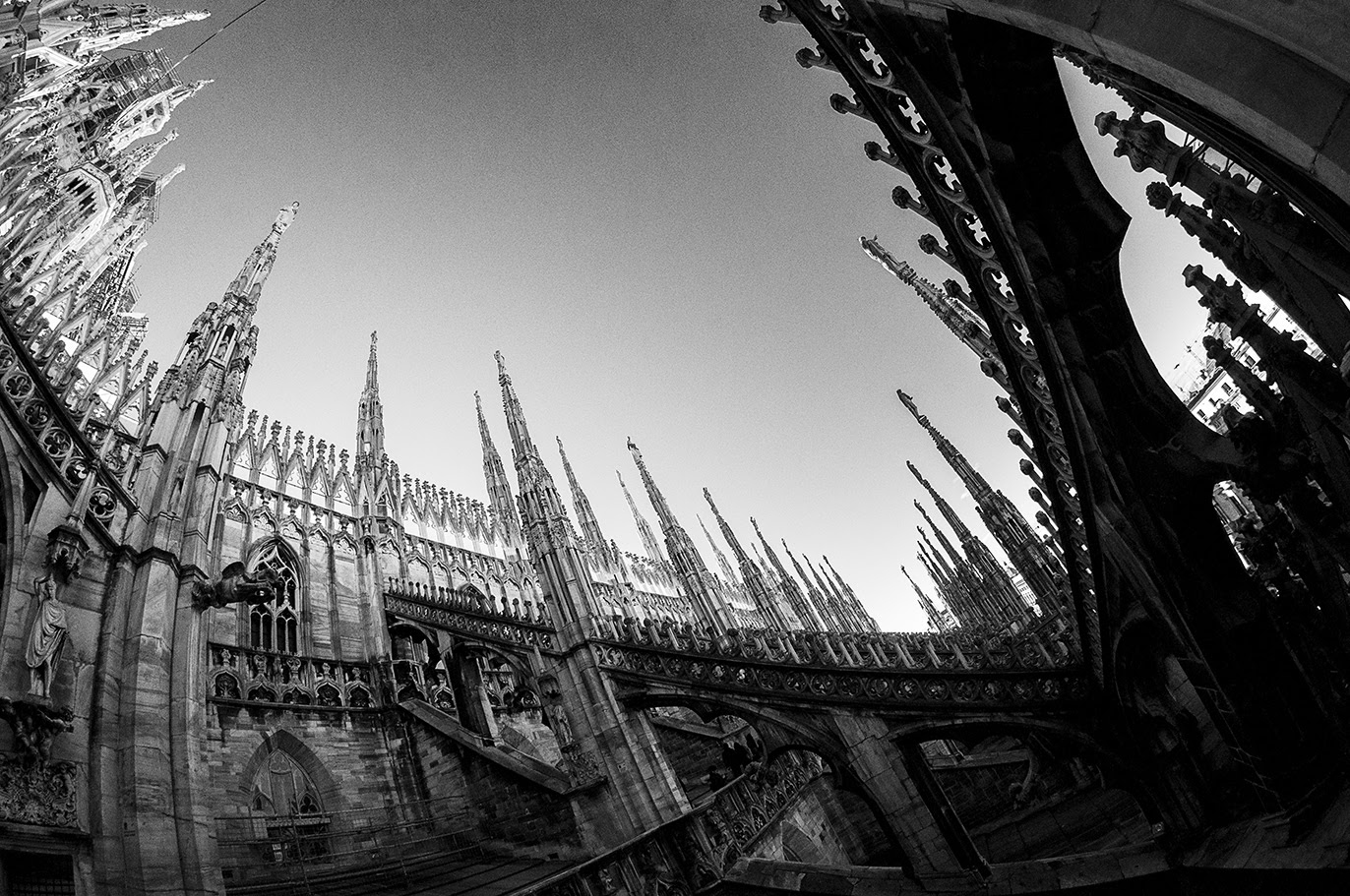 MILUNA-Ewa-Milun-Walczak-Katedra-Duomo-Mediolan-Mediolan-Wlochy-detale-architektoniczne-gotyk-marmurowa-katedra-jedna-z-najbardziej-znanych-budowli-we-Włoszech-i-w-Europie-9